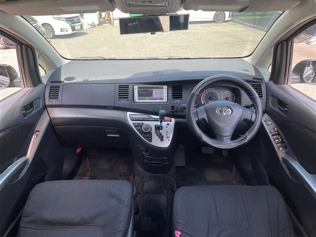 Toyota ISIS 2012 8431783-15
