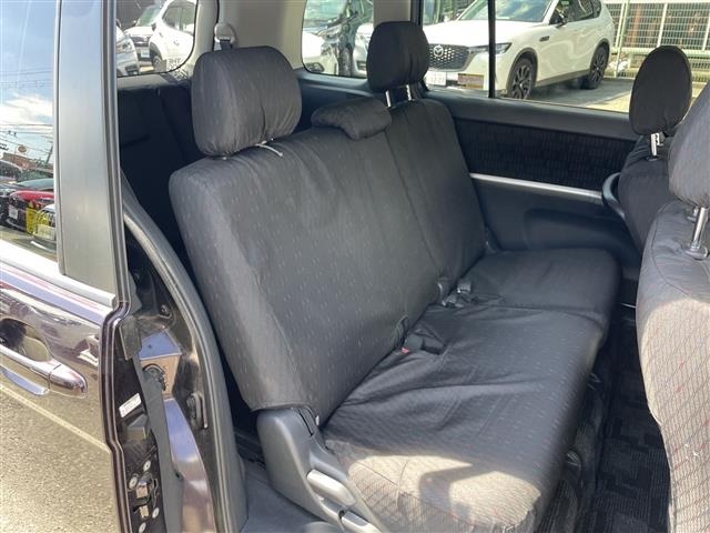 Toyota ISIS 2012 8431783-22