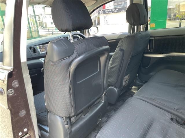 Toyota ISIS 2012 8431783-4
