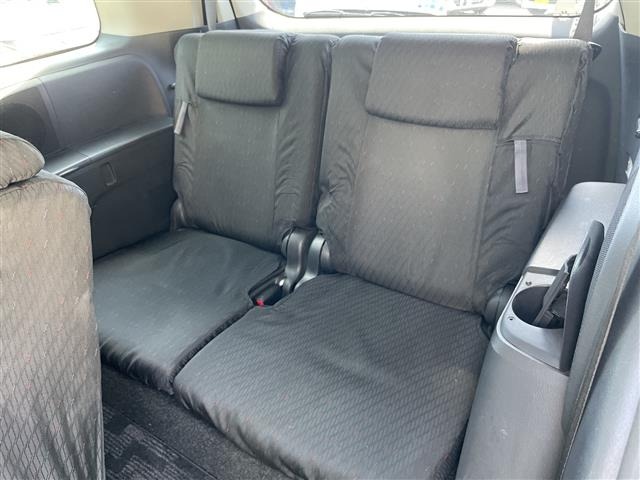 Toyota ISIS 2012 8431783-6