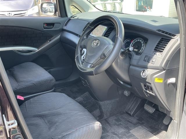 Toyota ISIS 2012 8431783-9
