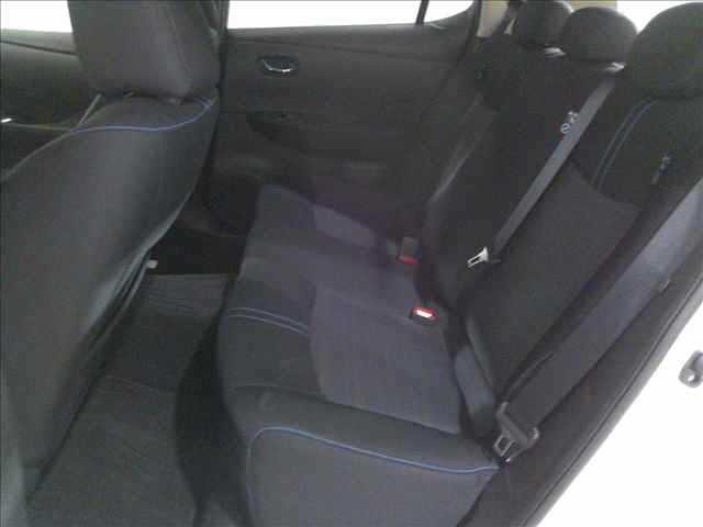 Nissan LEAF 2022 8427665-6