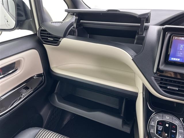 Toyota NOAH 2021 8421430-6