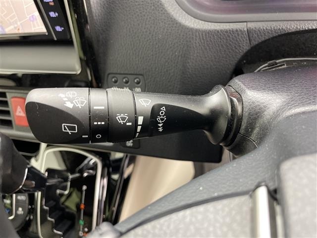 Toyota NOAH 2021 8421430-8