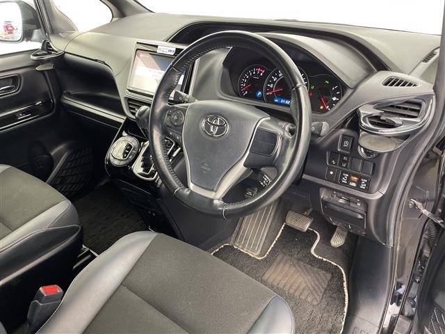 Toyota NOAH 2021 8421437-4