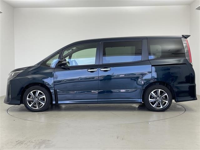 Toyota NOAH 2018 8421439-2