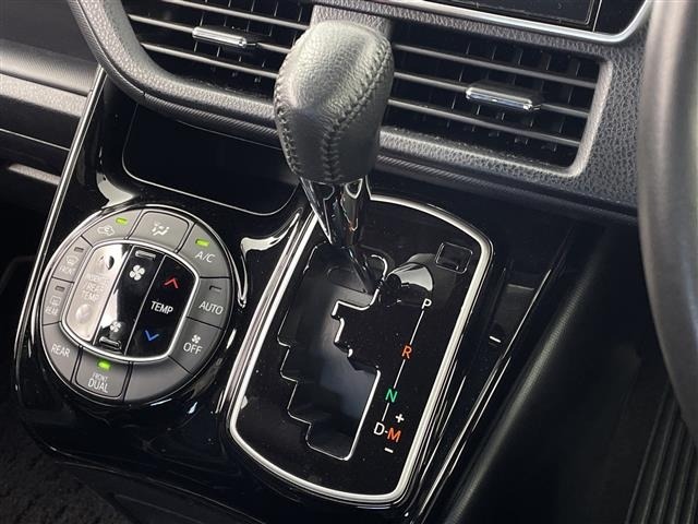 Toyota NOAH 2018 8421439-5