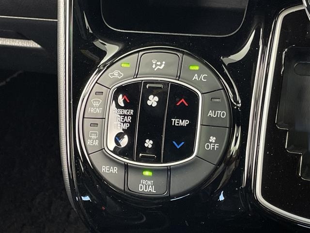 Toyota NOAH 2018 8421439-7