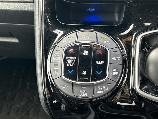 Toyota NOAH 2020 8421440-6