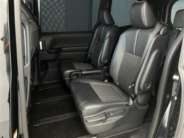 Toyota NOAH 2023 8421442-2