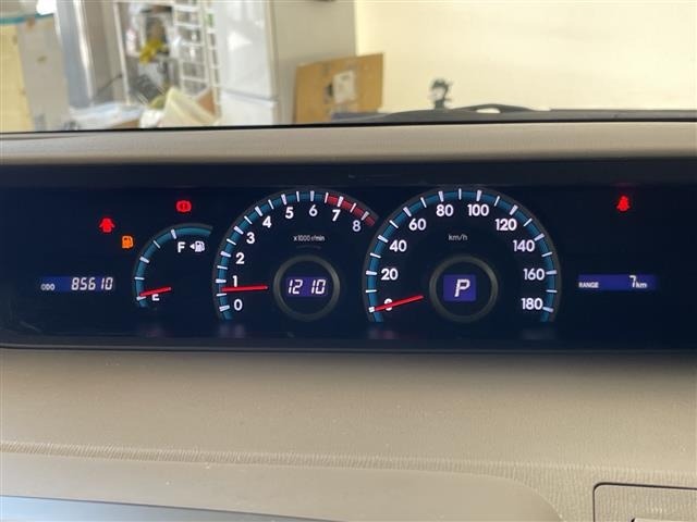 Toyota NOAH 2013 8421469-1
