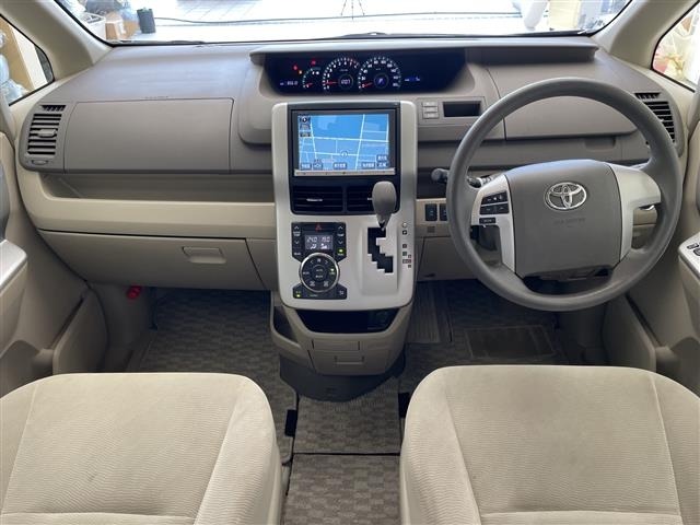 Toyota NOAH 2013 8421469-15