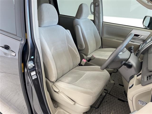 Toyota NOAH 2013 8421469-8