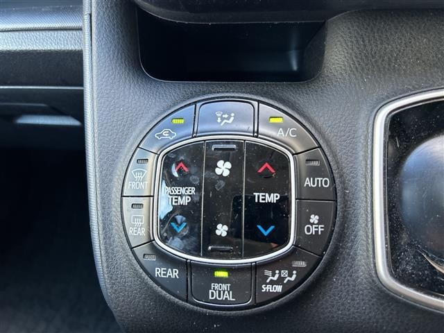 Toyota NOAH 2014 8421480-1