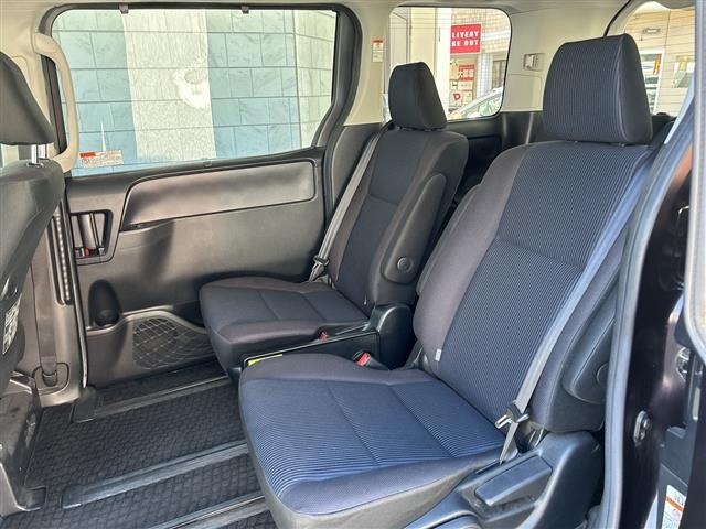 Toyota NOAH 2014 8421480-22