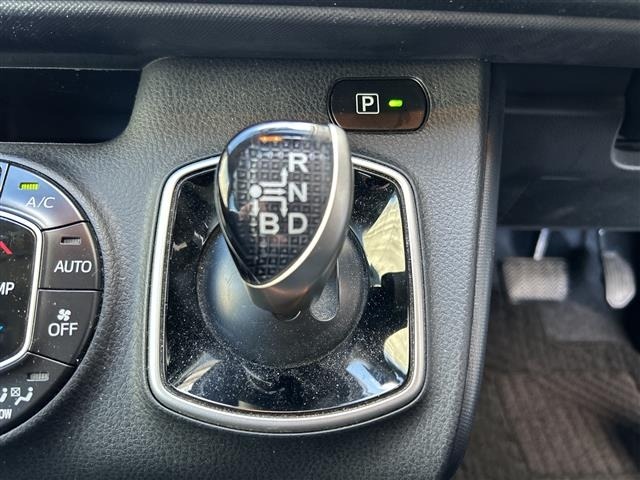 Toyota NOAH 2014 8421480-3