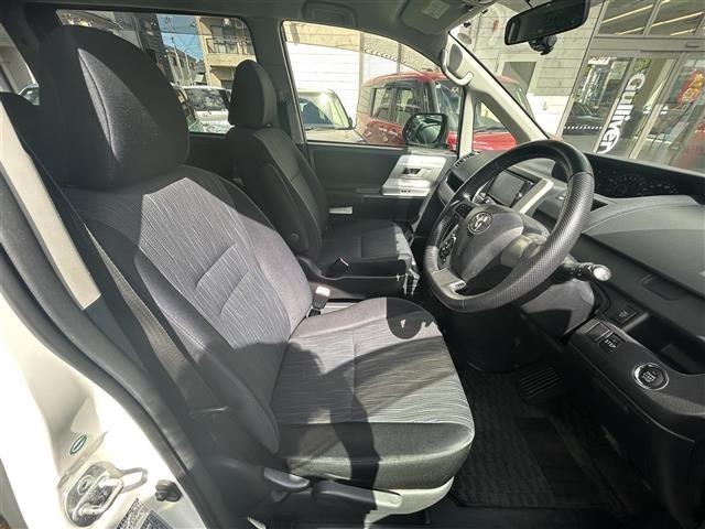 Toyota NOAH 2012 8421485-4
