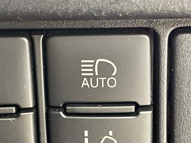 Toyota NOAH 2019 8421489-3
