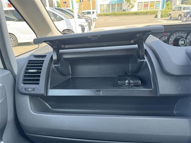 Toyota NOAH 2008 8421508-10
