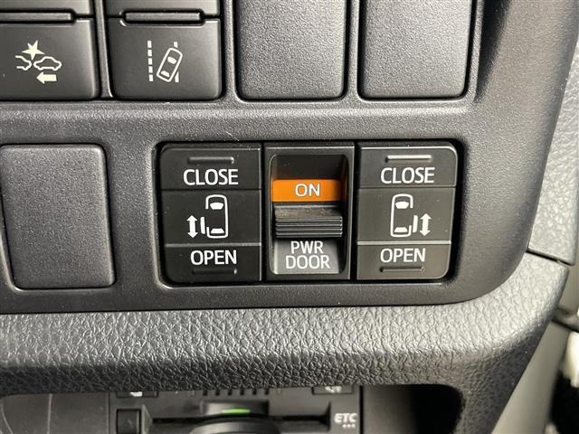 Toyota NOAH 2017 8421511-11
