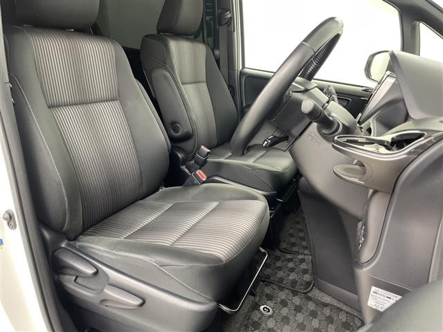 Toyota NOAH 2017 8421511-2