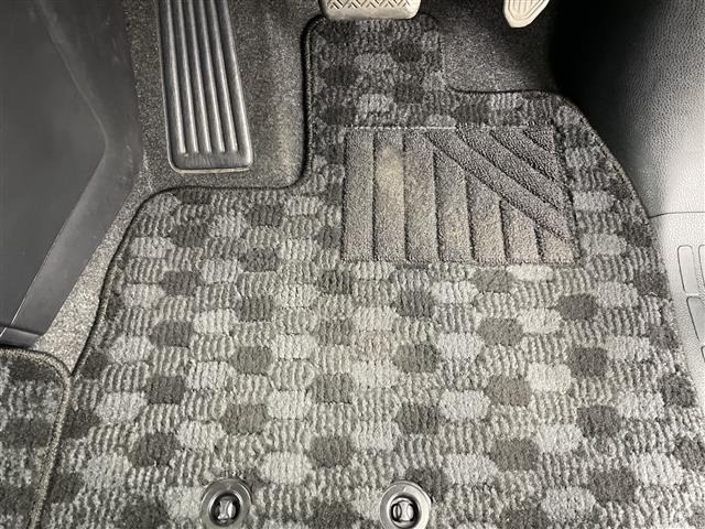 Toyota NOAH 2017 8421511-22