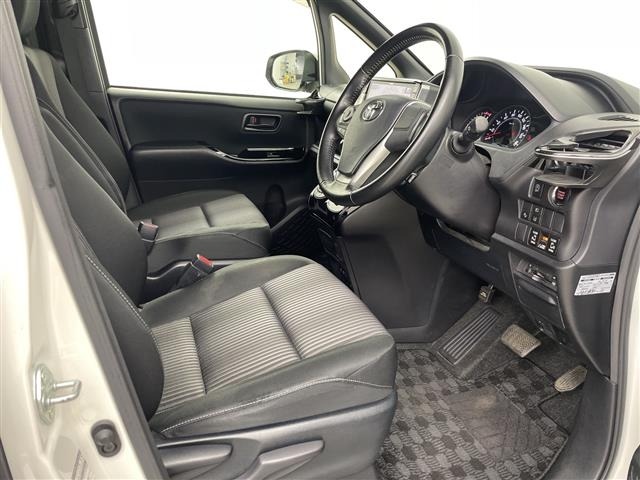 Toyota NOAH 2017 8421511-4