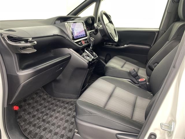Toyota NOAH 2017 8421511-6