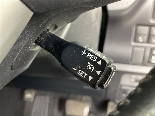 Toyota NOAH 2017 8421511-9