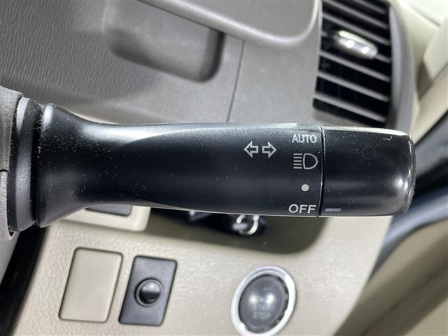 Toyota NOAH 2012 8421512-11