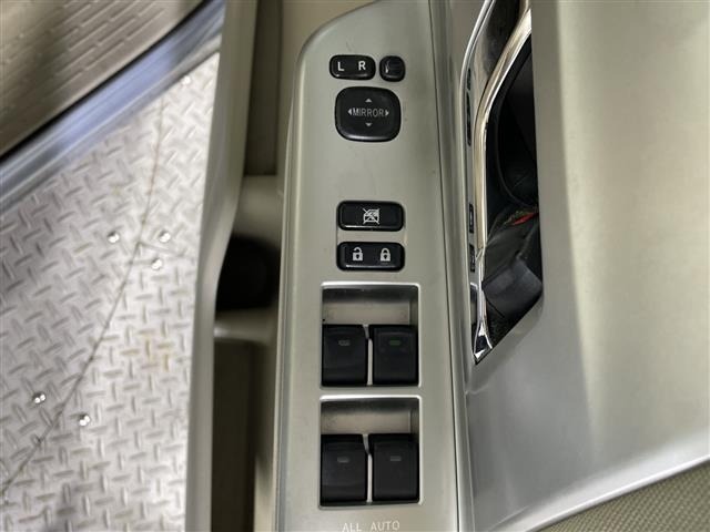 Toyota NOAH 2012 8421512-23