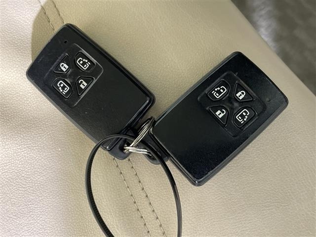 Toyota NOAH 2012 8421512-5