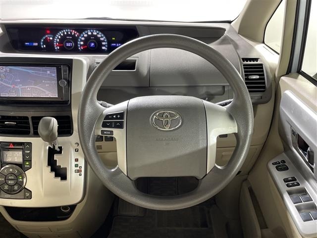 Toyota NOAH 2012 8421512-7