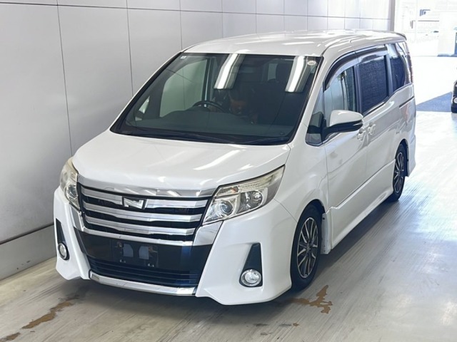 Toyota NOAH 2014 8421517-0