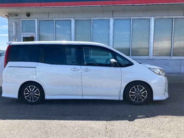 Toyota NOAH 2014 8421517-3