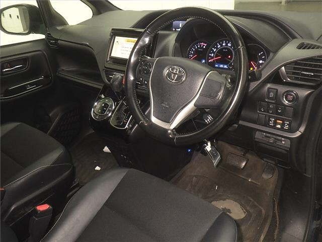 Toyota NOAH 2017 8421542-3