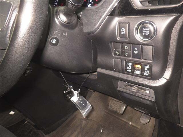 Toyota NOAH 2017 8421542-8