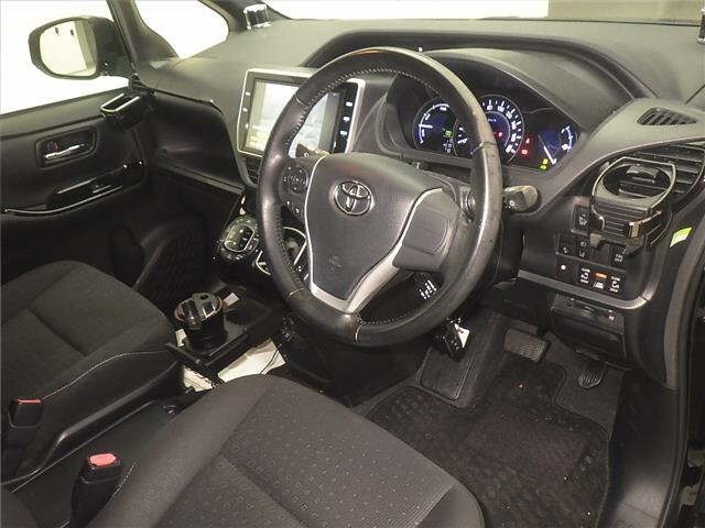 Toyota NOAH 2017 8421543-3