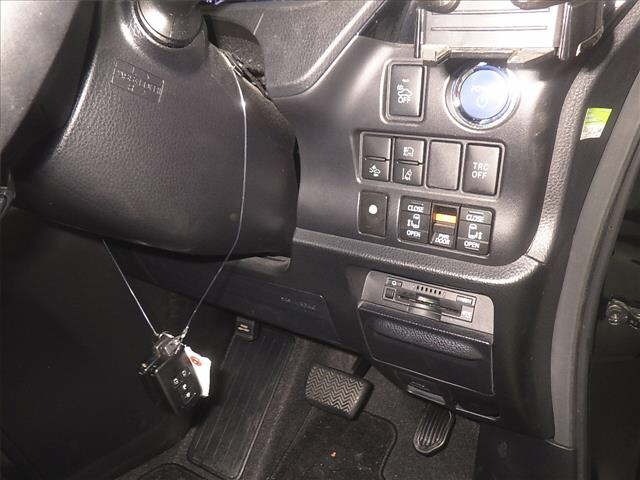 Toyota NOAH 2017 8421543-8