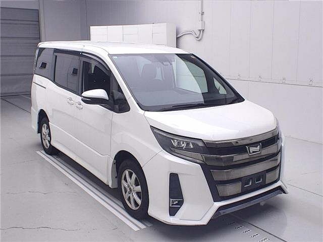 Toyota NOAH 2017 8421544-0