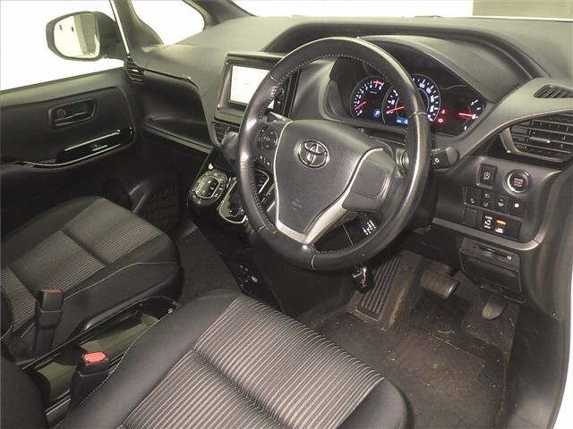 Toyota NOAH 2017 8421544-3