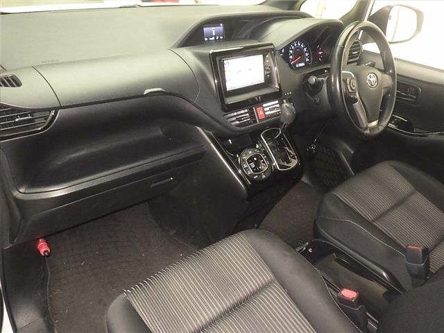 Toyota NOAH 2017 8421544-4