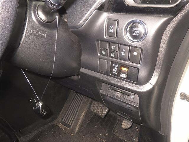 Toyota NOAH 2017 8421544-8