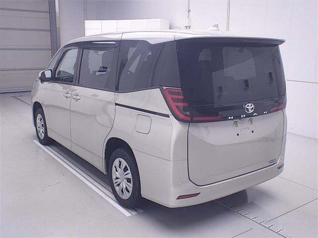 Toyota NOAH 2023 8421546-1