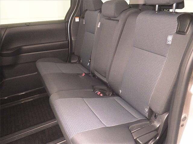 Toyota NOAH 2023 8421546-7