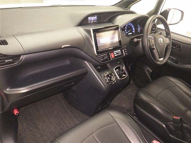 Toyota NOAH 2015 8421547-4