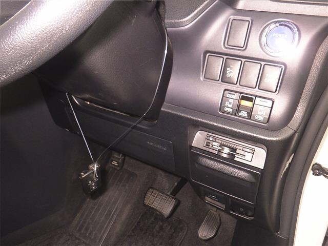 Toyota NOAH 2015 8421547-8