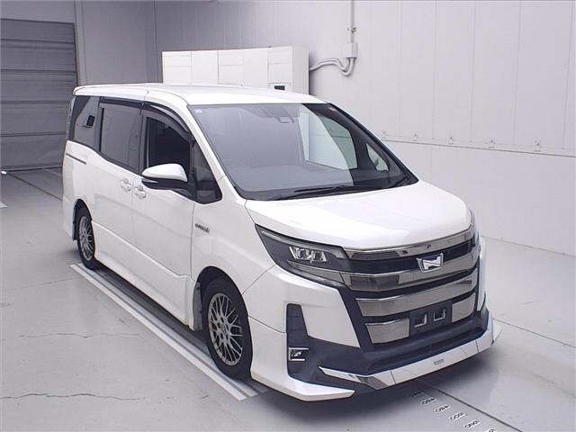 Toyota NOAH 2017 8421549-0