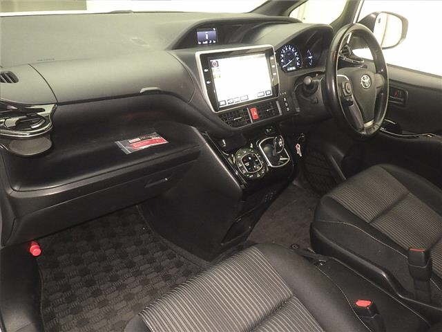 Toyota NOAH 2017 8421549-4