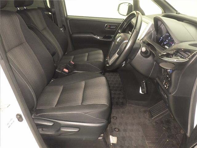 Toyota NOAH 2017 8421549-5